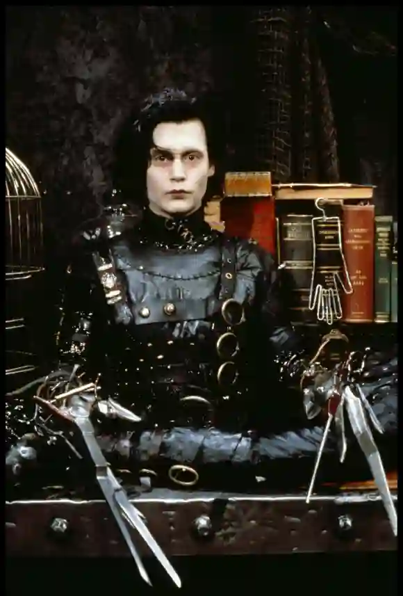 Johnny Depp es Edward en 'Edward Scissorhands'