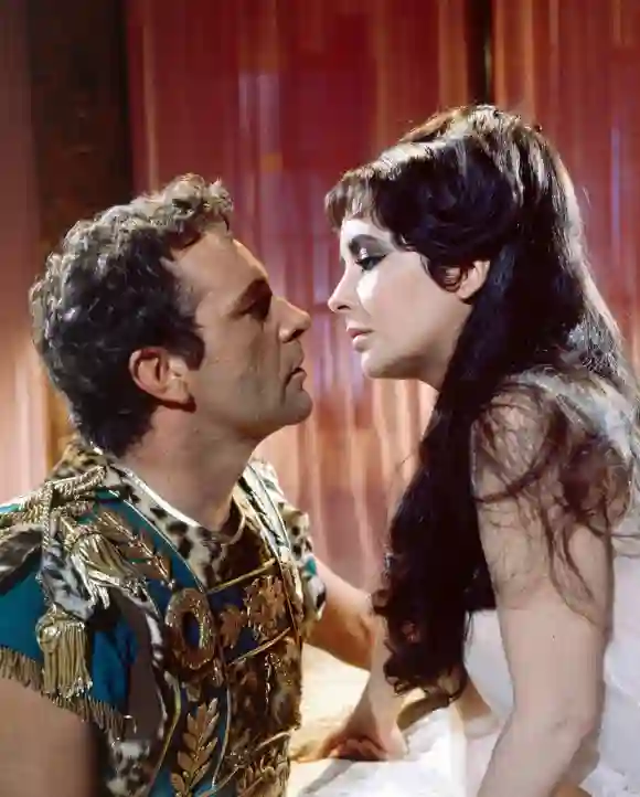 Elizabeth Taylor y Richard Burton en "Cleopatra", 1963