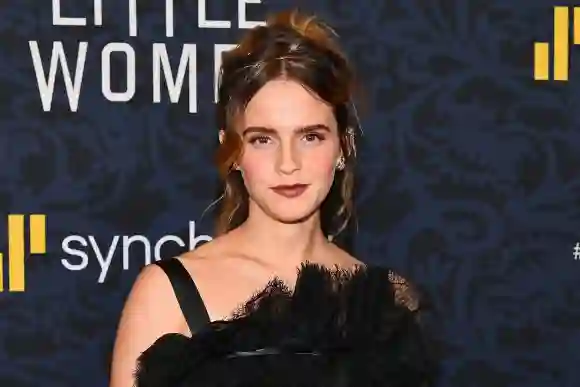 Emma Watson assiste à la première mondiale de "Little Women" au Museum of Modern Art le 07 décembre 2019 à New York.