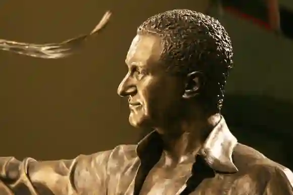 Estatua de Dodi Fayed en Londres