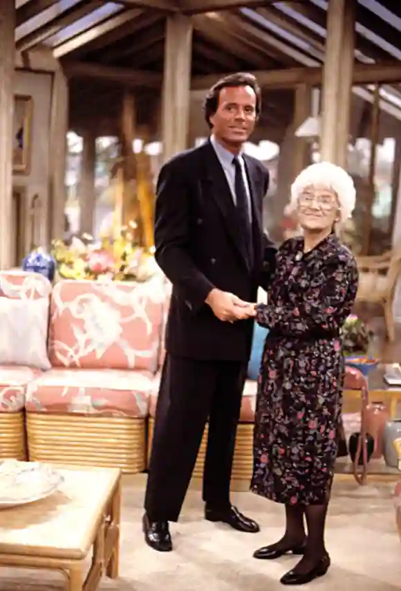 Julio Iglesias, Estelle Getty in 'The Golden Girls'