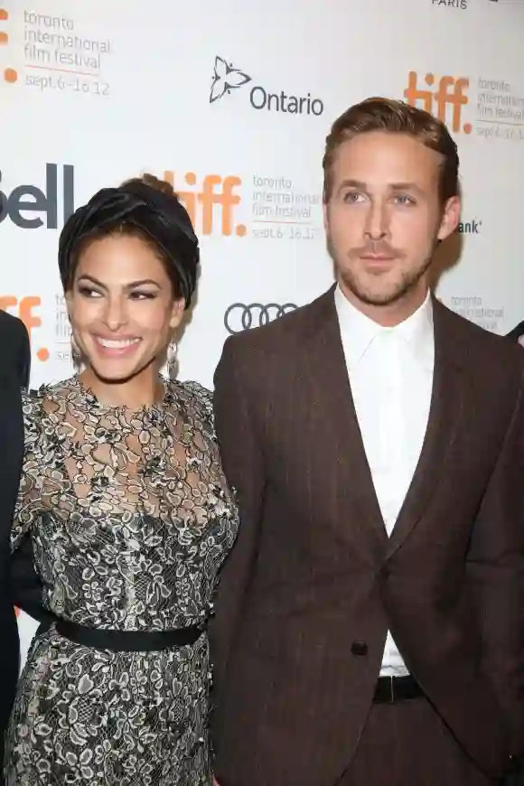 Eva Mendes y Ryan Gosling juntos en un evento.