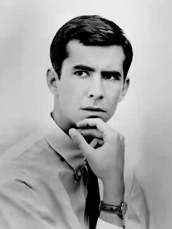 Anthony Perkins en una imagen promocional de la película 'On the Beach'