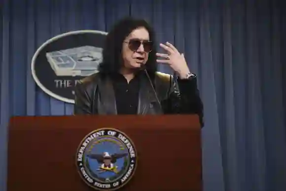 Gene Simmons at a Pentagon meeting for soldiers in 2019.