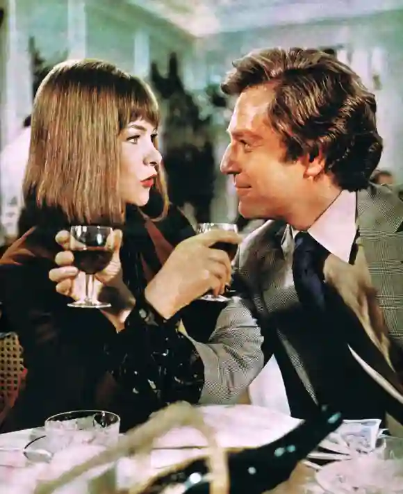 George Segal and Glenda Jackson in 'A Touch of Glass'