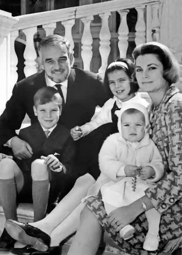 Le prince Rainier et Grace Kelly avec leurs enfants