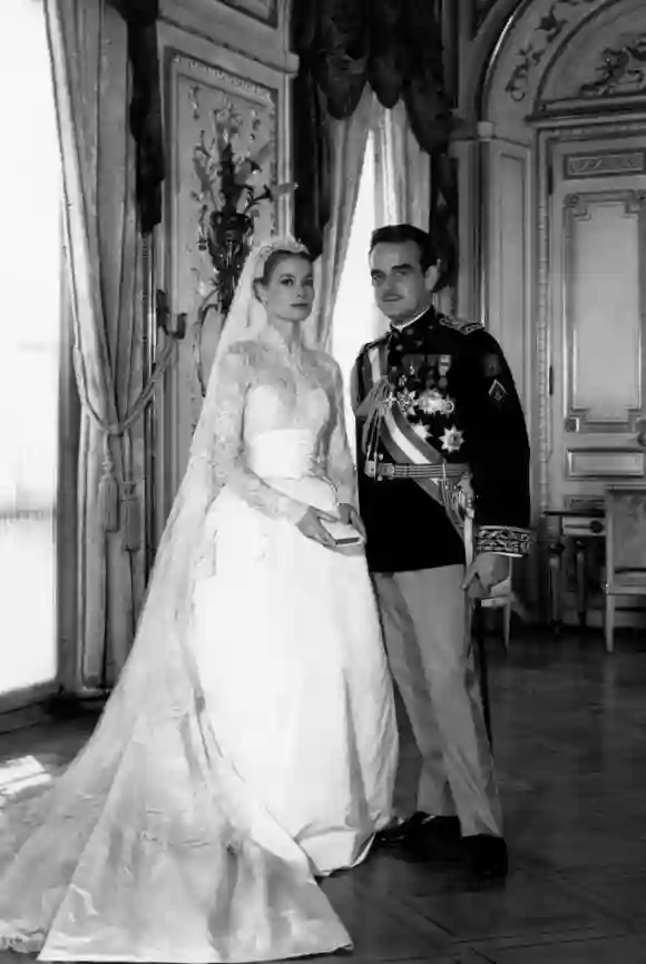 In 1956, Grace Kelly married Prince Rainier of Monaco and became a princess