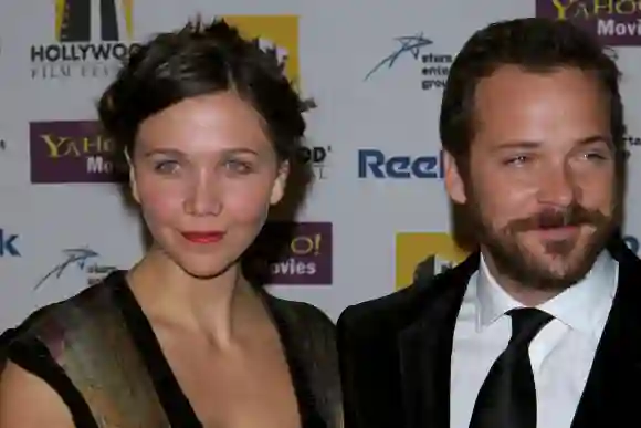 9th Annual Hollywood Film Festival 24 October 2005 - Beverly Hills, CA - Maggie Gyllenhaal and Peter Sarsgaard. 9th Annu