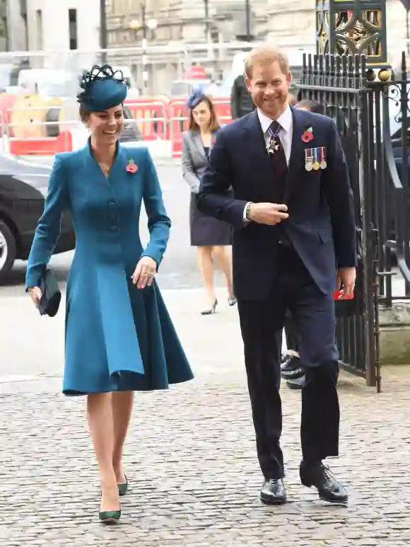 La duquesa Kate y el príncipe Harry en el servicio del Día ANZAC el 25 de abril de 2019