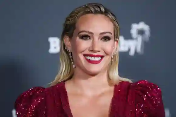 Hilary Duff en la Gala de los 10 años de Baby2Baby el 13 de noviembre de 2021 en Los Ángeles.