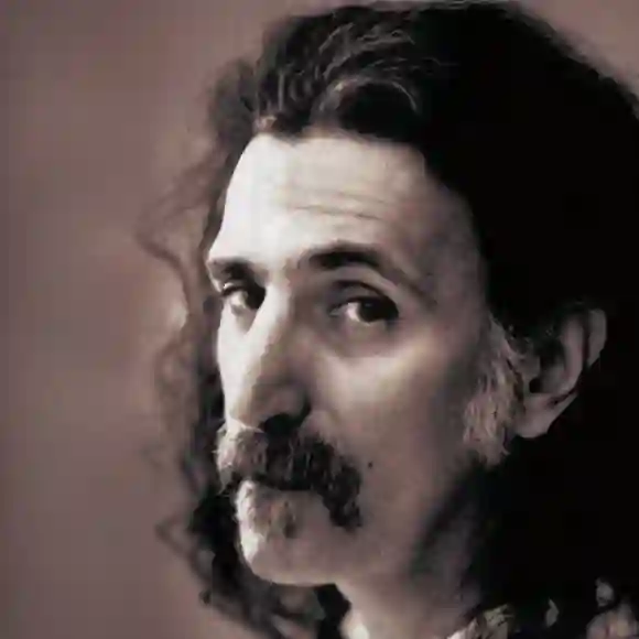 DATE DE SORTIE : 14 octobre 2016.TITRE : Eat That Question : Frank Zappa in His Own Words.STUDIO : .DIRECTOR : Thorsten Schut