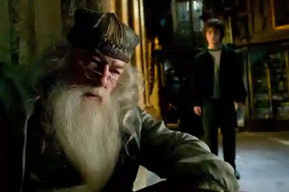 Warner Brothers Pictures Presents Harry Potter and the Goblet of Fire Michael Gambon Daniel Radclif