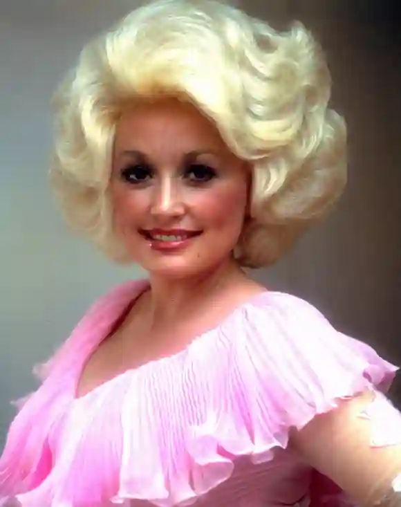 Photo publicitaire de studio : Dolly Parton circa 1978 Hollywood CA USA PUBLICATIONxINxGERxSUIxAUTxONLY Copyright : xHAx 31386_