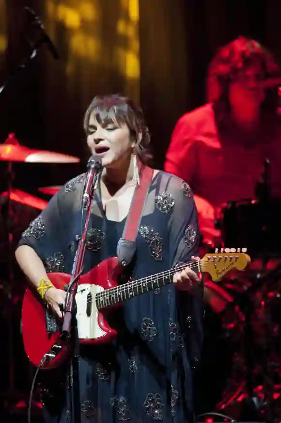 La chanteuse, compositrice et pianiste Norah Jones se produit lors du concert du festival de Cap R