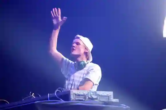 20 04 2018 Le producteur et DJ Tim Avicii Bergling est décédé à l'âge de 28 ans Le légendaire DJ jouait...