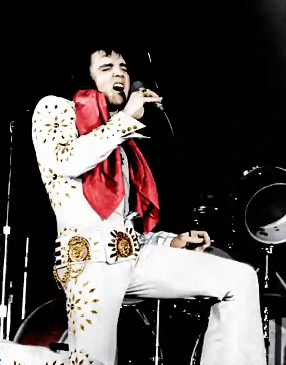 ELVIS ON TOUR, Elvis Presley, 1972 Courtesy Everett Collection PUBLICATIONxINxGERxSUIxAUTxONLY Copyright : xCourtesyxEver