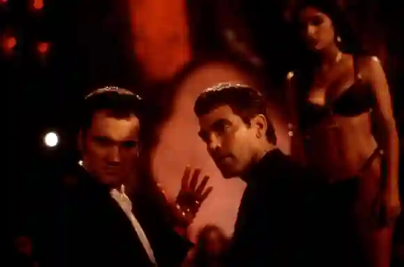 FROM DUSK TILL DAWN, Quentin Tarantino, George Clooney, Salma Hayek, 1996, (c)Dimension Films/courtesy Everett Collectio