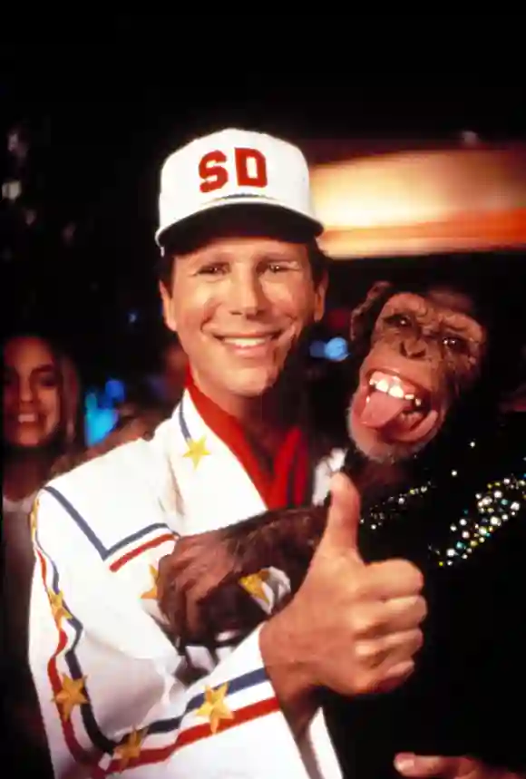 SUPER DAVE, Bob Einstein with Dribbles Courtesy Everett Collection !ACHTUNG AUFNAHMEDATUM GESCHÄTZT! PUBLICATIONxINxGERx