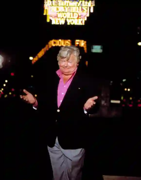 Benny Hill, host BENNY HILL S WORLD:NEW YORK, TV, 1991 photo: Arthur Murphy Courtesy Everett Collection !ACHTUNG AUFNAHM