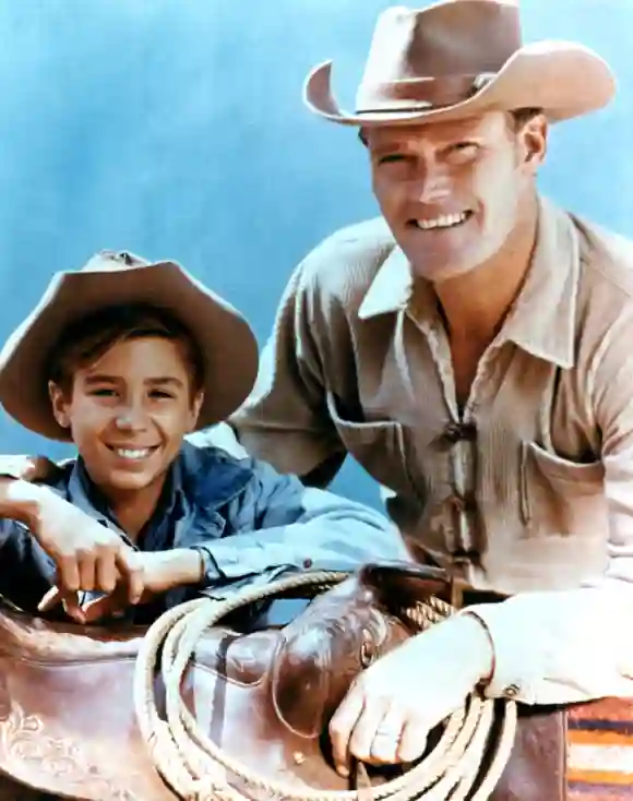 Chuck Connors and Johnny Crawford in 'The Rifleman'