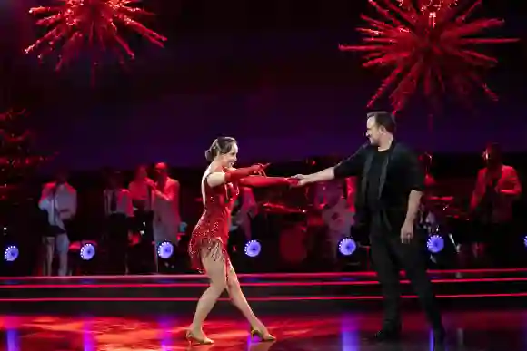 MERETE & THOMAS - JIVE All I Want For Christmas Is you - Mariah Carey . Vild med dans semifinale, program 10 paa TV2. Ke