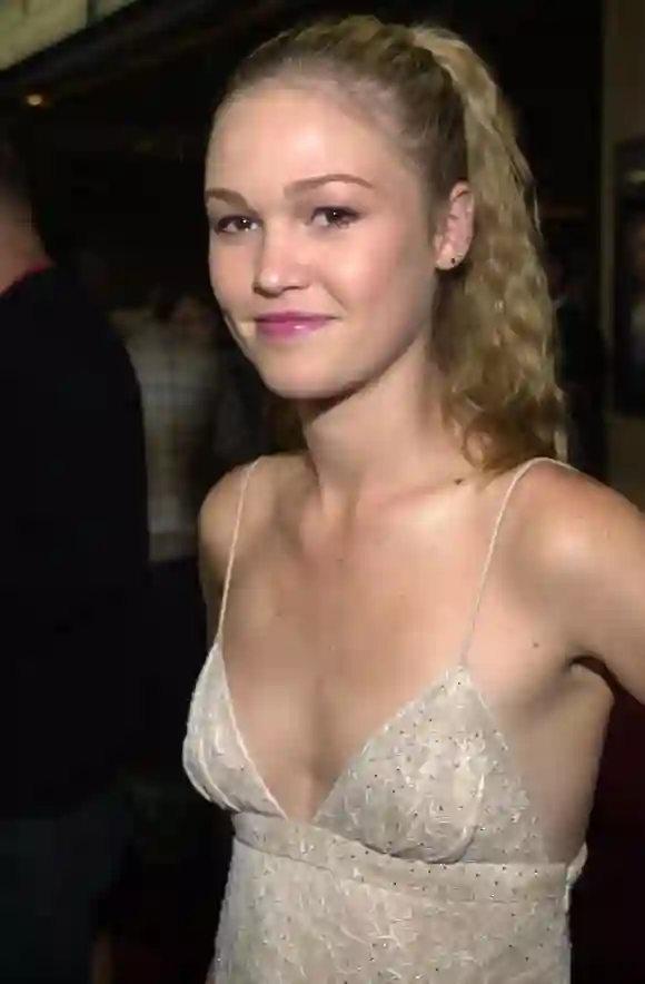 Julia Stiles at the premiere of the Lions Gate film O at Loews Cineplex Theaters, Century City, 08-27-01 , 10555158.jpg,