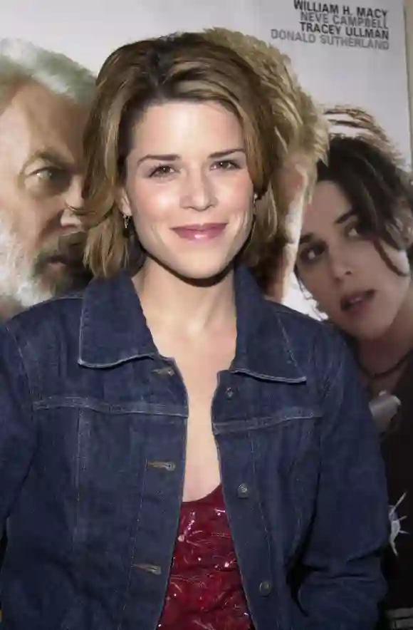 Neve Campbell at the press conference for the film Panic at the St. regis Hotel, Century City, 04-16-01 , 10561876.jpg,