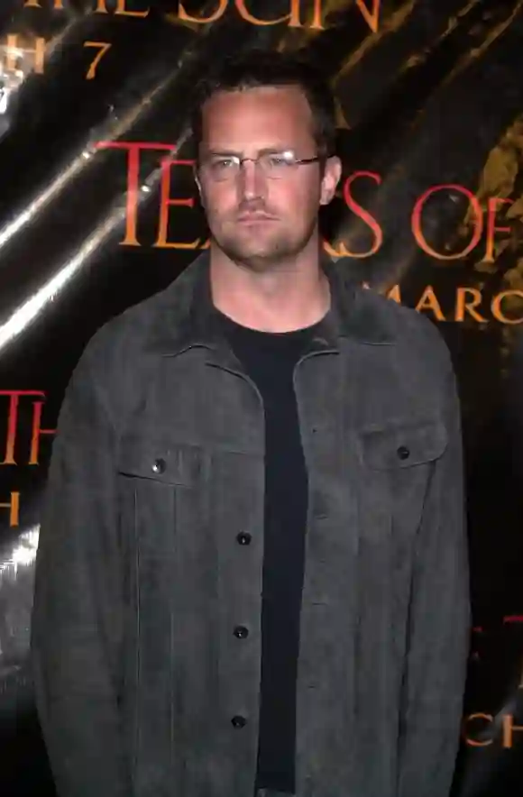 Matthew Perry at the Columbia TriStar premiere of Tears Of The Sun , Mann Village Theatre, Westwood, CA 03-03-03 , 10846