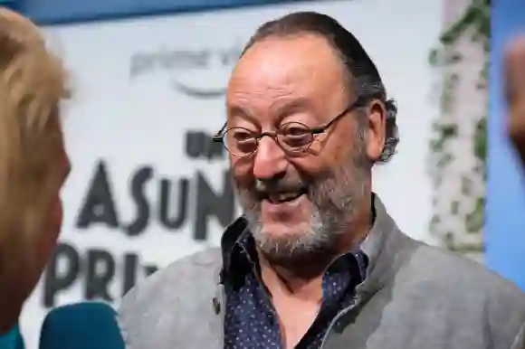 Jean Reno French actor Jean Reno poses upon his arrival at the premiere of the film A Private Matter at Callao Cinemas i