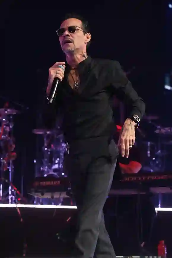 MIAMI, FL - NOVEMBER 19: Marc Anthony performs during the Viviendo Tour at the FTX Arena on November 19, 2022 in Miami F