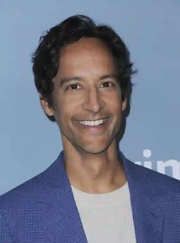 Danny Pudi à l'arrivée de la première de SOMEBODY I USED TO KNOW, The Culver Theater, Culver City, CA le 1er février 2023. Photo de l'événement