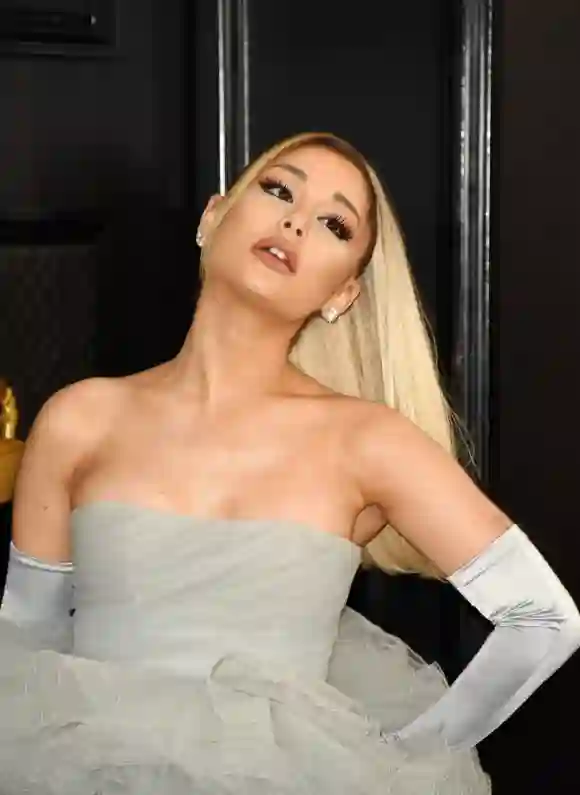 Ariana Grande arrives at the 62nd Annual GRAMMY Awards at Staples Center on January 26, 2020 in Los Angeles, California. (jpistudios.com/Photoshot)