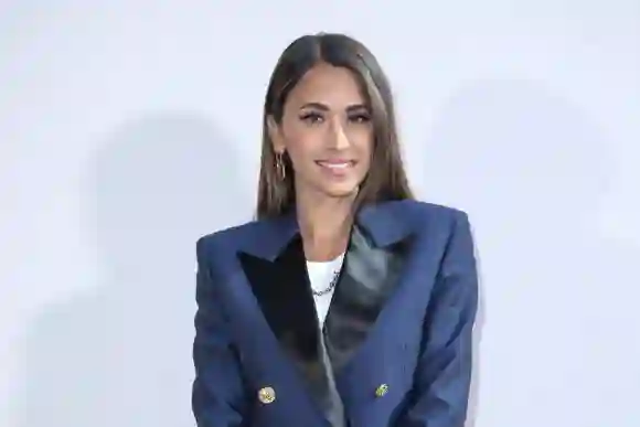 PFW Louis Vuitton Photocall Antonela Roccuzzo attending the Louis Vuitton Womenswear Fall/Winter 2022/2023 show as part