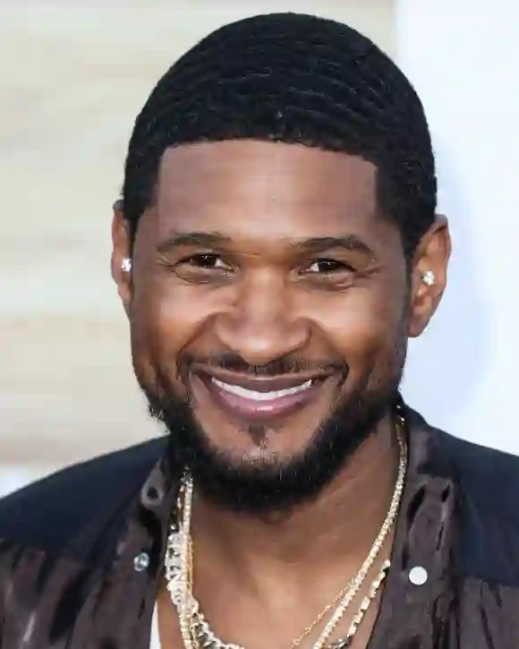 Netflix s Hustle Premiere - LA American singer Usher (Usher Raymond IV) arrives at the Los Angeles Premiere Of Netflix s