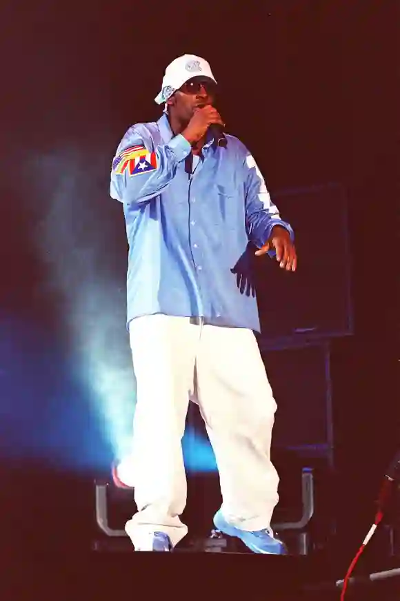 R KELLY American Singer In concert at the London Arena COMPULSORY CREDIT: UPPA/Photoshot Photo URH 018681/B-28 29.09.200
