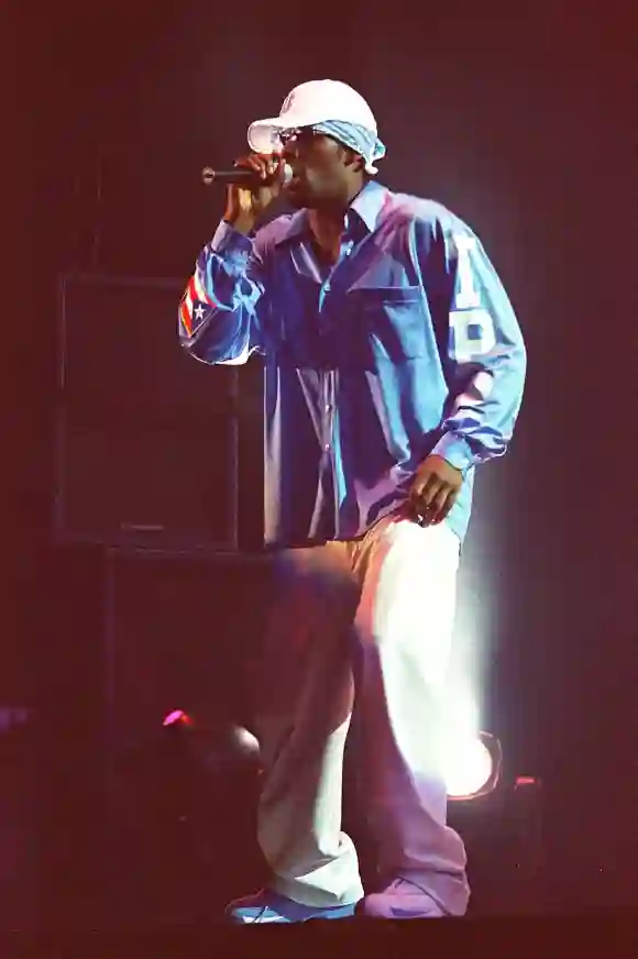 R KELLY American Singer In concert at the London Arena COMPULSORY CREDIT: UPPA/Photoshot Photo URH 018681/B-33 29.09.200