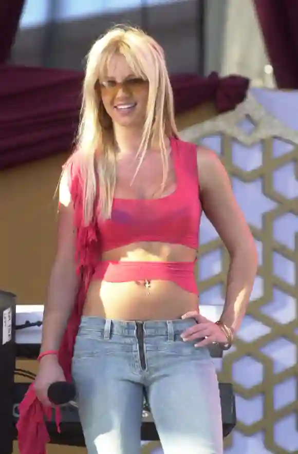 at the KIIS FM annual Wango Tango concert, Dodger Stadium, 06-01-01 Britney Spears at the KIIS FM annual Wango Tango con