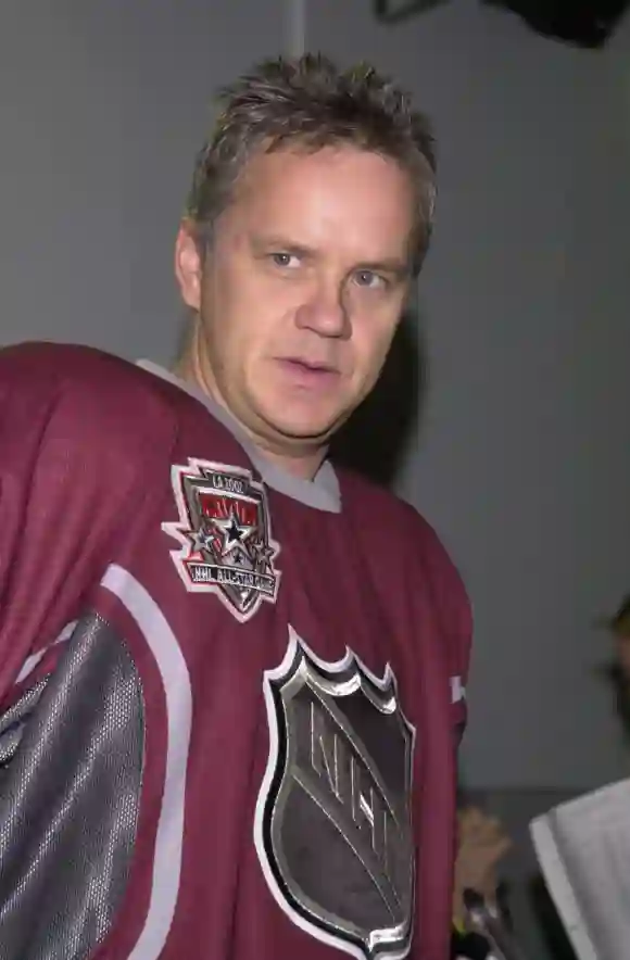 at the NHL All-Star Celebrity Challenge, Staples Center, Los Angeles, 01-30-02 Tim Robbins at the NHL All-Star Celebrity