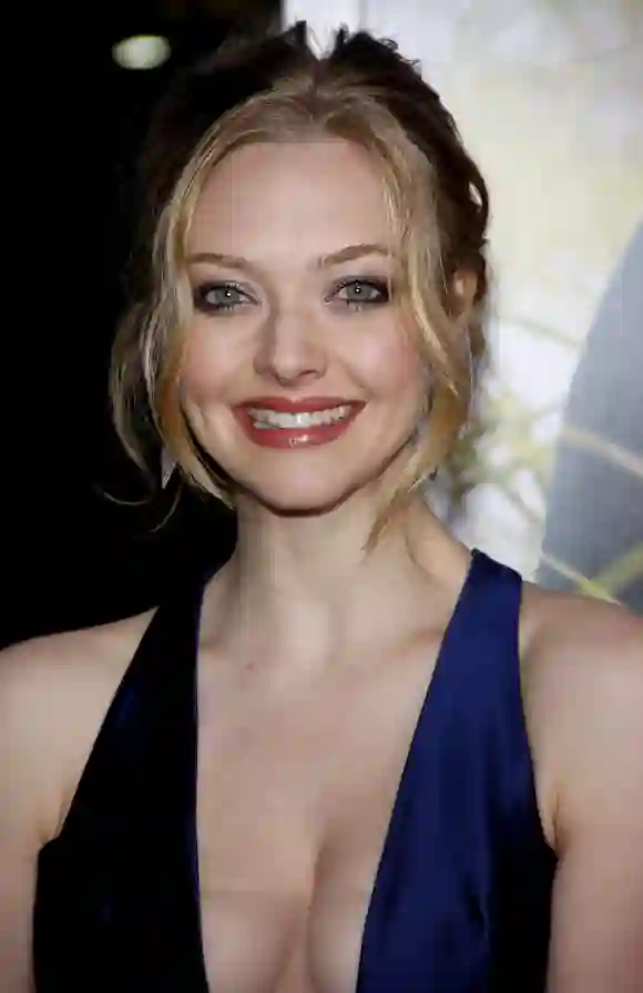 Amanda Seyfried Amanda Seyfried at the Los Angeles premiere of Dear John held at the Grauman s Chinese Theatre in Hollyw