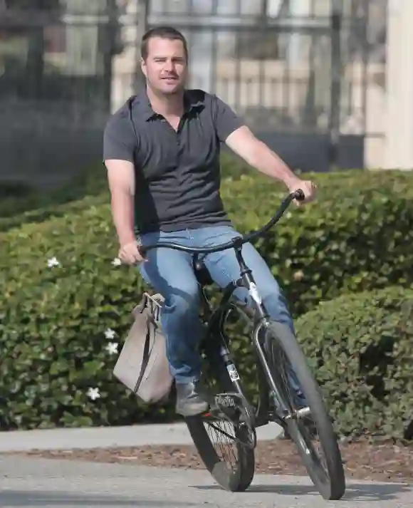 EXCLUSIVE: Chris O Donnell seen cycling on the set of NCIS: Los Angeles in LA 129158, EXCLUSIVE: Chris O Donnell seen cy