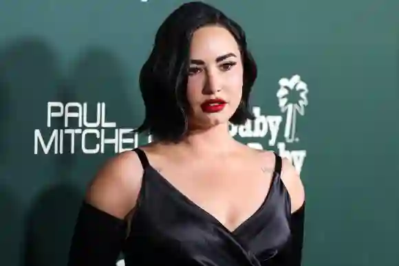 2023 Baby2Baby Gala - LA Demi Lovato portant Dolce and Gabbana arrive au 2023 Baby2Baby Gala Presented By Paul Mitc