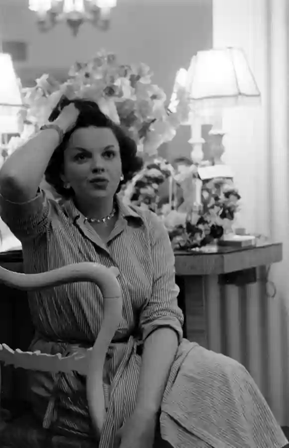 Judy  Garland,  sitting  inside  her  dressing  room  at  the  London  Palladium  theatre,  London,