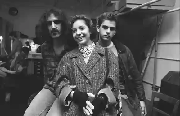 ÉTATS-UNIS - OCTOBRE 01 : Frank Zappa avec ses enfantsDMI/The LIFE Picture Collec