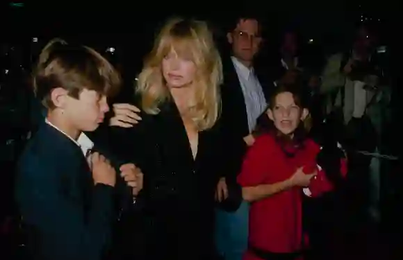 UNITED  STATES  -  circa  1990:    Kate  &  Oliver  Hudson,  actress  Goldie  Hawn,  actor  Kurt  Ru