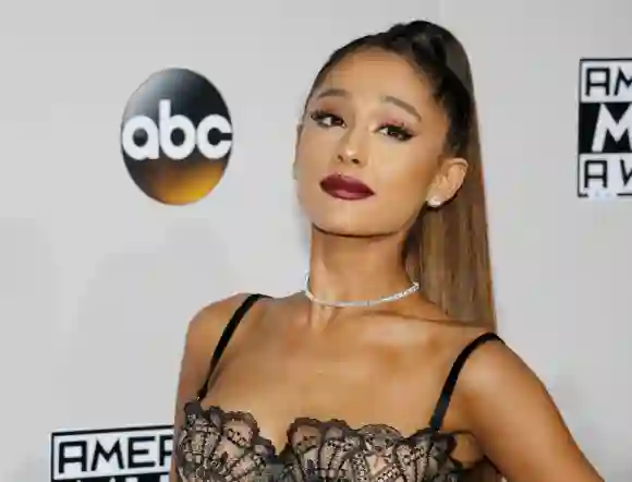 Ariana Grande lors de la cérémonie des American Music Awards 2016 qui s'est tenue au Microsoft Theater à Los Angeles.