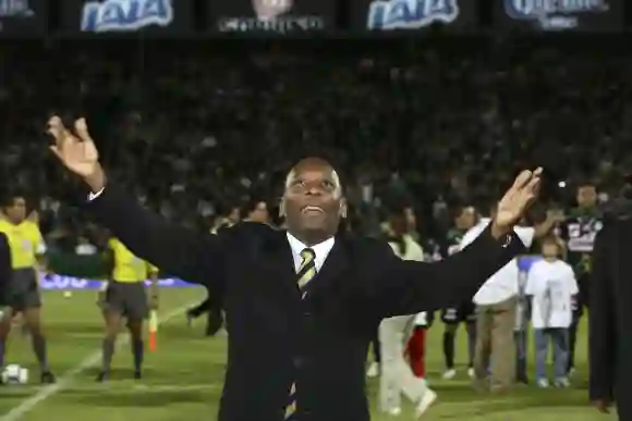 D15061305.JPG MÉXICO, D.F. Soccer/Futbol-Pelé.- El ex jugador y estrella de la selección brasilena Edson Arantes do Nasc