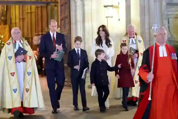 La famille royale assiste à la cérémonie de Noël Catherine, princesse de Galles, prince Louis de Galles, pri