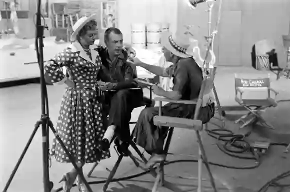 Scenes with Desi Arnaz and Lucille Ball on set of I Love Lucy and their life during filming.Leonar