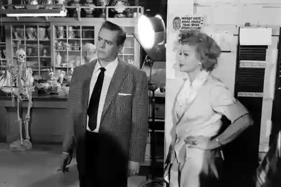 Scenes with Desi Arnaz and Lucille Ball on set of I Love Lucy and their life during filming.Leonar