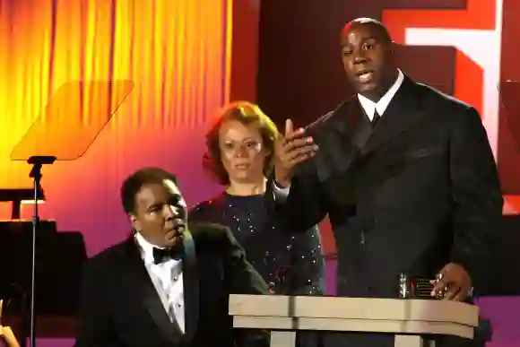 Celebrity Fight Night XII 18 March 2006 - Phoenix, Arizona - Muhammad Ali and wife Yolanda Williams and Earvin Magic Joh